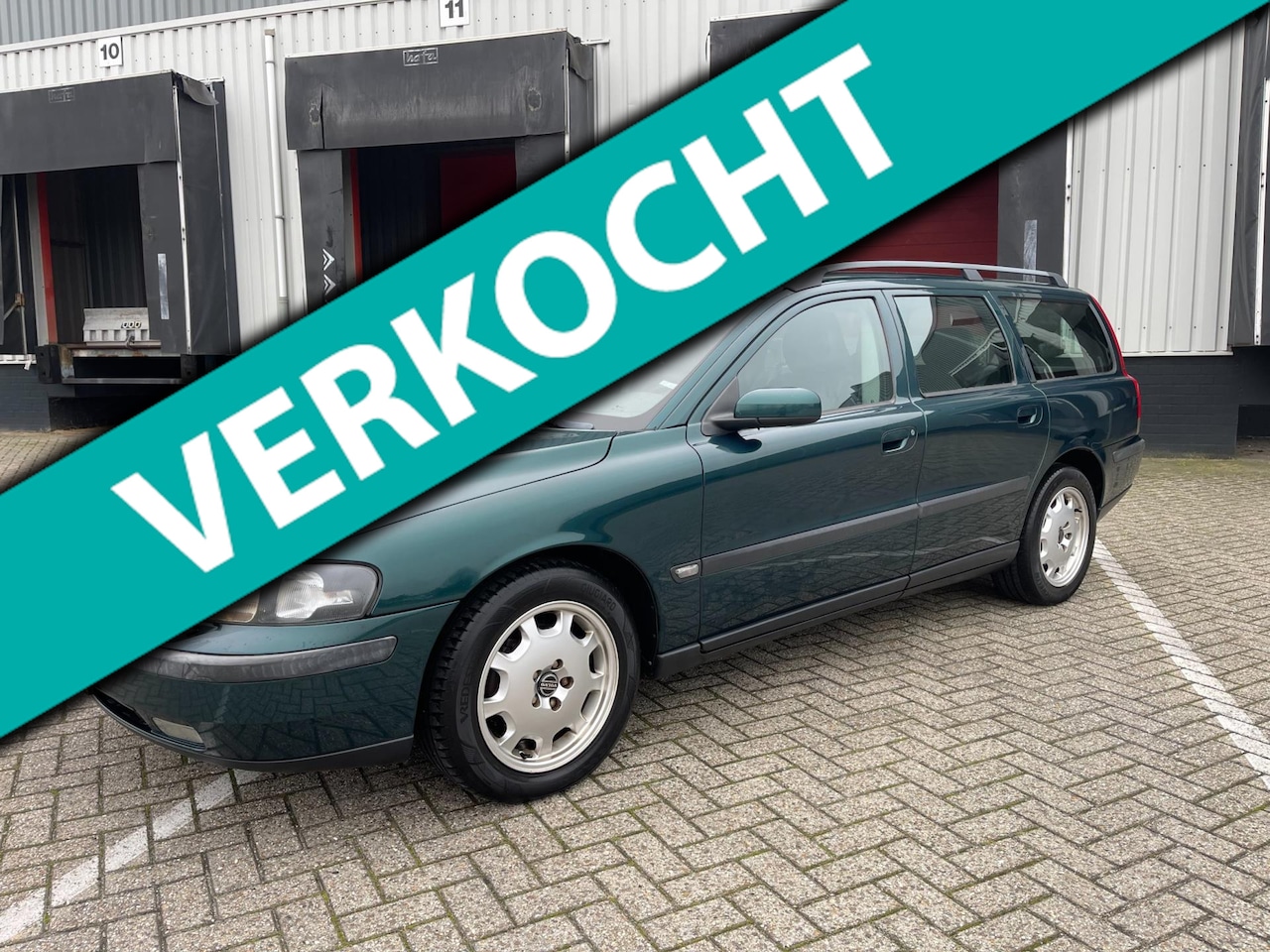 Volvo V70 - 2.4 Comfort Line Nette Staat ( AUTOMAAT ) - AutoWereld.nl