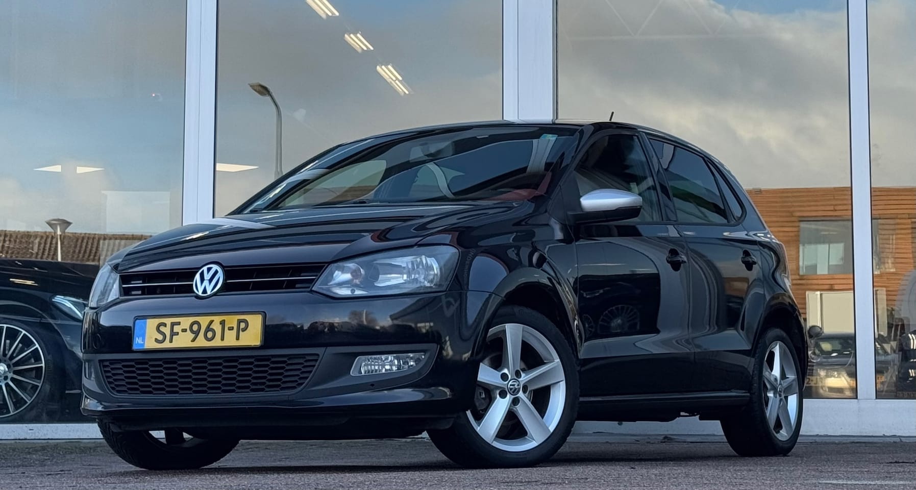 Volkswagen Polo - 1.6 TDI BlueMotion Black Edition Apple car play Trekhaak Mooi - AutoWereld.nl