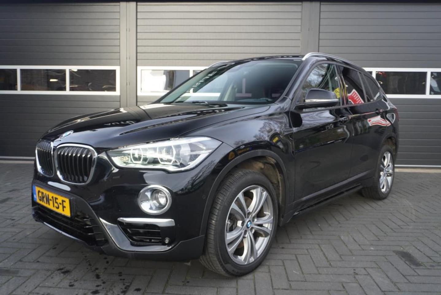 BMW X1 - SDrive20i Sport Line Aut/Airco/Navi carplay/CC/Elek best.stoel met geheugen - AutoWereld.nl