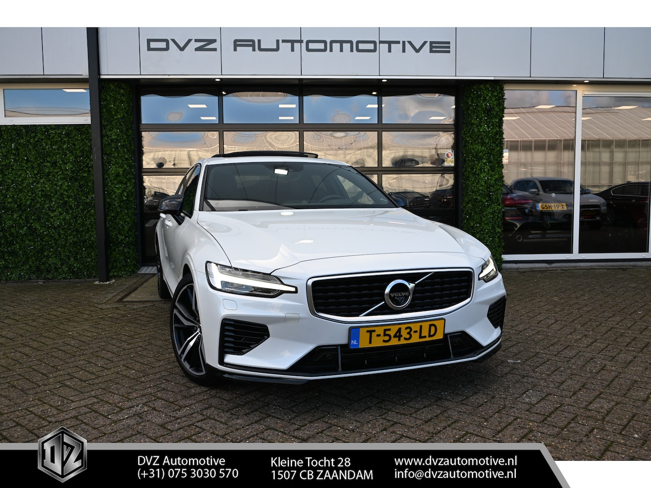 Volvo S60 - 2.0 T8 AWD Twin Engine R-Design | Pano | Head-Up | Bowers&Wilkins - AutoWereld.nl