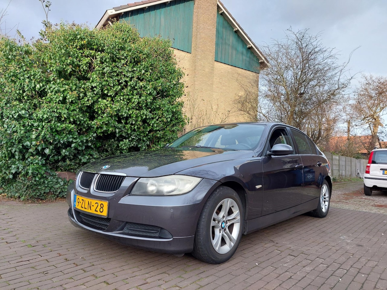 BMW 3-serie - 318i. CLIMATE CONTROLE, CRUISE CONTROLE, TREKHAAK! - AutoWereld.nl