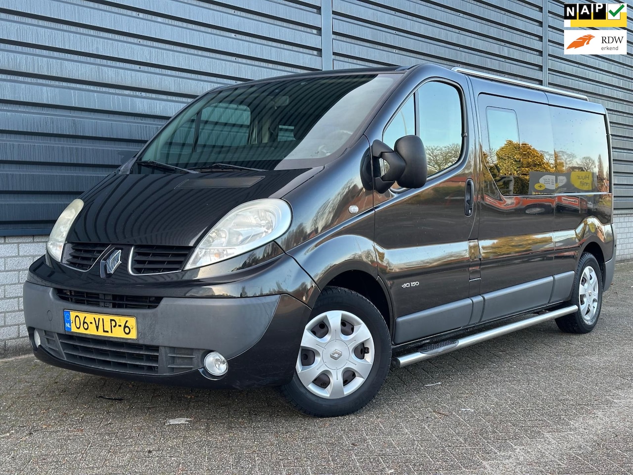 Renault Trafic - 2.5 dCi T29 L2H1 DC AUTOMAAT AIRCO 1STE EIGENAAR!! - AutoWereld.nl