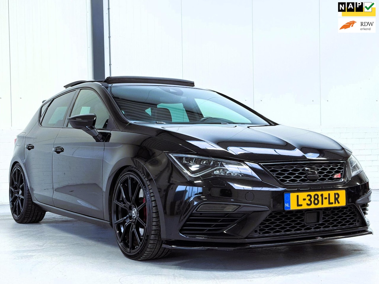 Seat Leon - 2.0 TSI CUPRA 300 Pano|Keyless|Camera - AutoWereld.nl