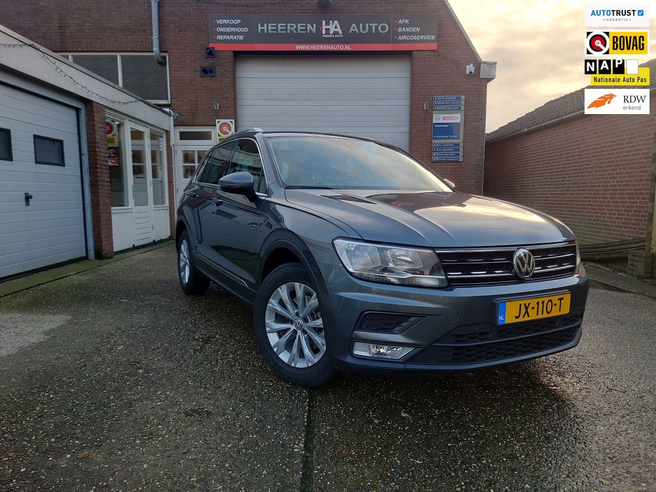 Volkswagen Tiguan - 1.4 TSI ACT Connected Series 1.4 TSI ACT Connected Series, Automaat, Navigatie, Trekhaak, 1e eigenaar - AutoWereld.nl