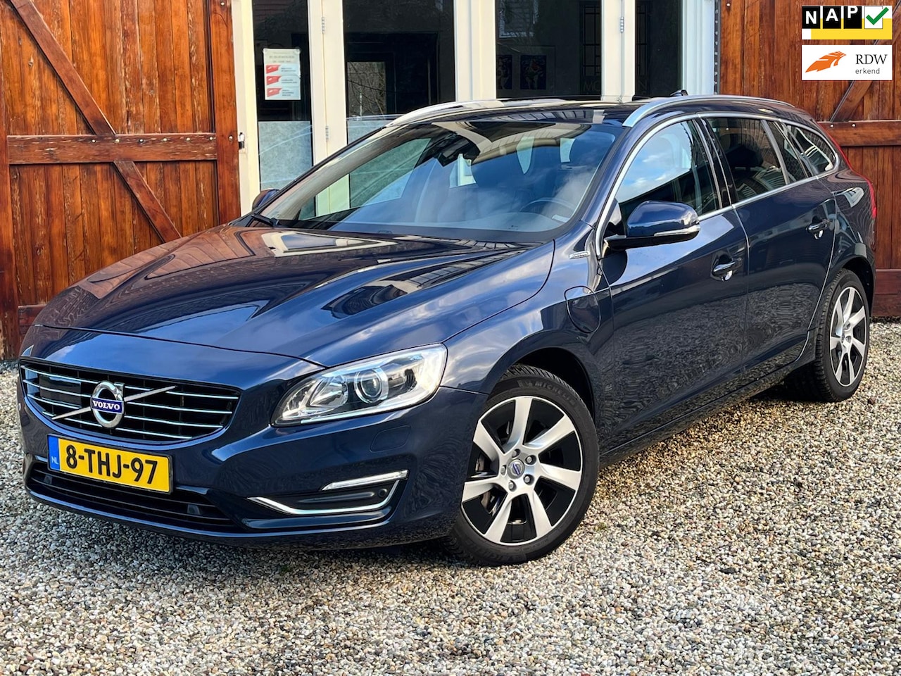 Volvo V60 - 2.4 D6 AWD Plug-In Hybrid Summum Leer Schuifdak Trekhaak - AutoWereld.nl