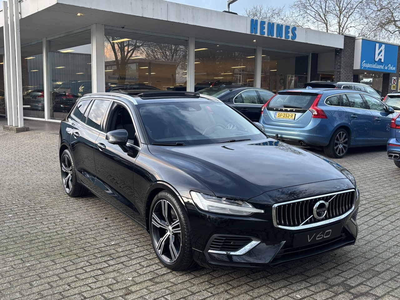 Volvo V60 - T8 Recharge AWD Inscription Pano Head-Up 360 Keyless - AutoWereld.nl