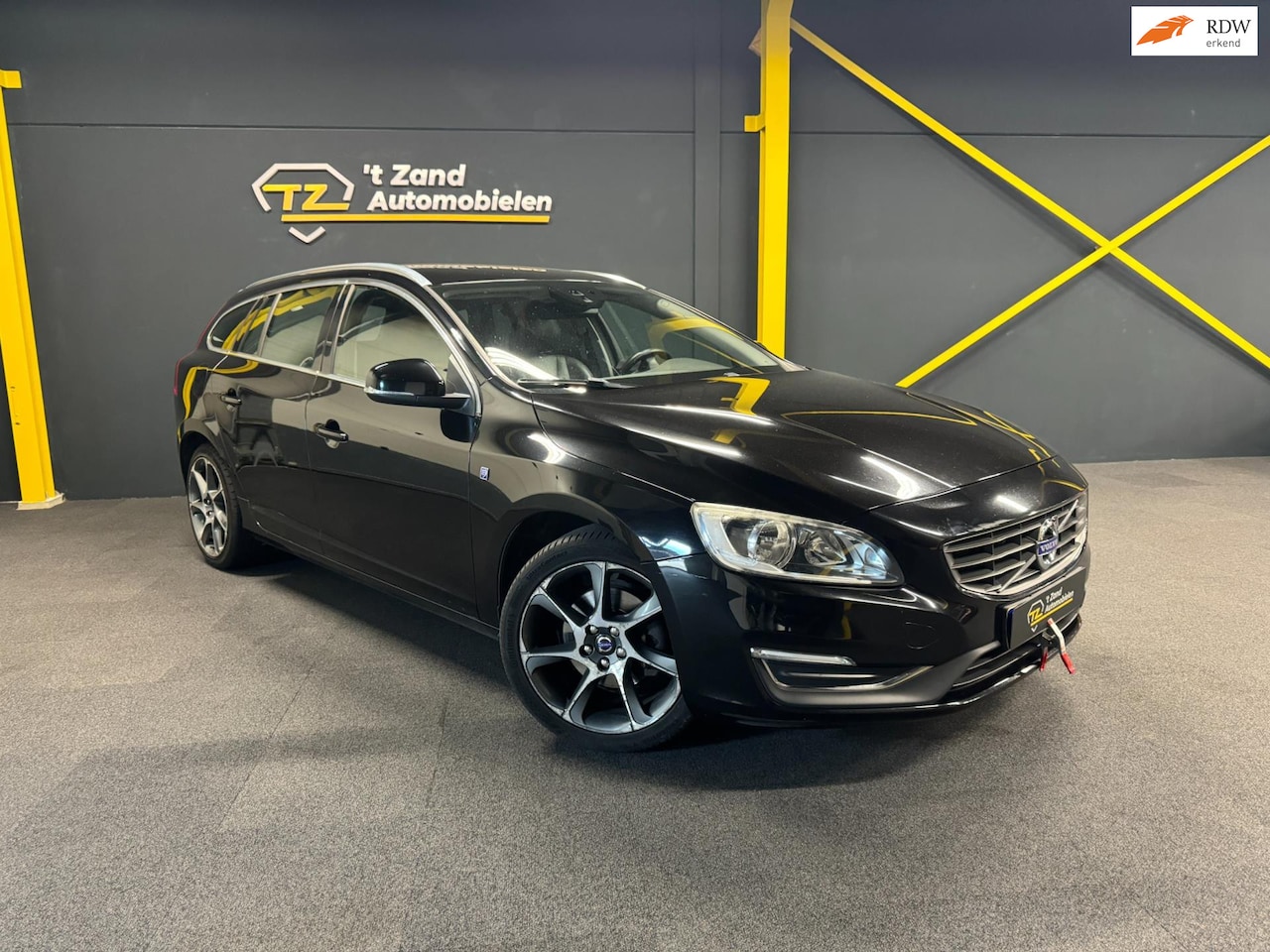 Volvo V60 - 2.0 D2 Ocean Race | Leder | Navi | Cruise | Euro 6| Super zuinig - AutoWereld.nl