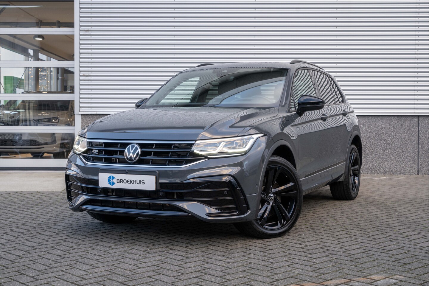 Volkswagen Tiguan - 1.4 TSI 245PK DSG eHybrid R-Line Business+ | Head-up | Pan-Dak| Blackstyle | 360 Camera| - AutoWereld.nl