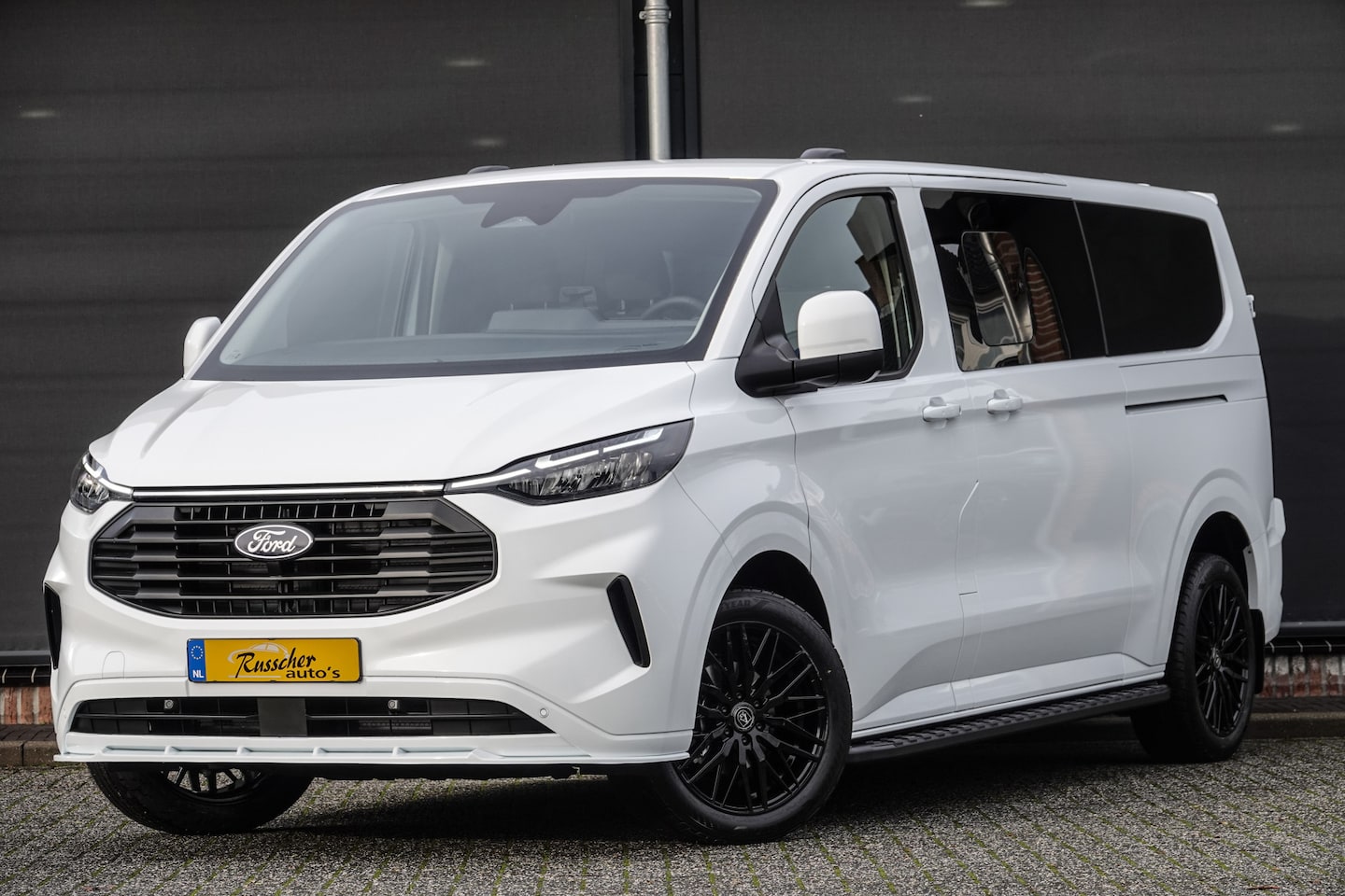 Ford Transit Custom - L2H1 2.0Tdci 170Pk Aut. | Kombi Limited | Dubbel Cabine | 6-Persoons | Trekhaak | Spoilerp - AutoWereld.nl