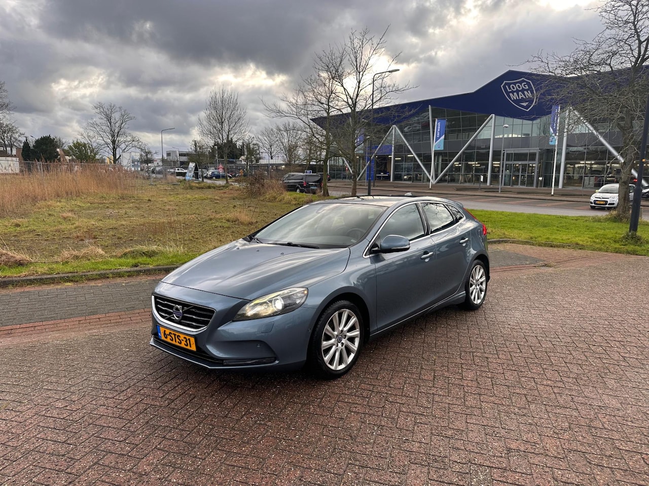 Volvo V40 - 1.6 D2 Summum Pano.Navi.Clima - AutoWereld.nl