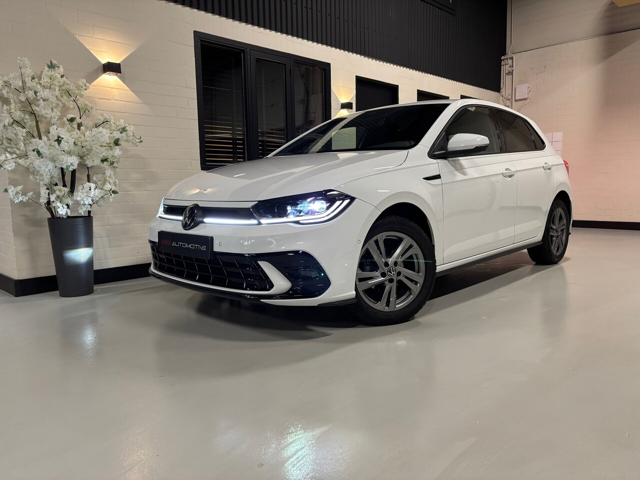 Volkswagen Polo - 1.0 TSI R-Line | Modeljaar 2022 | Travel Assist | IQ-light | Led bar| CarPlay | DaB | ACC - AutoWereld.nl