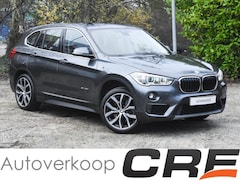 BMW X1 - sDrive20i / automaat / 2e eig. / HUD / pano-dak / zwart leer / trekhaak / 19" LM-velgen /