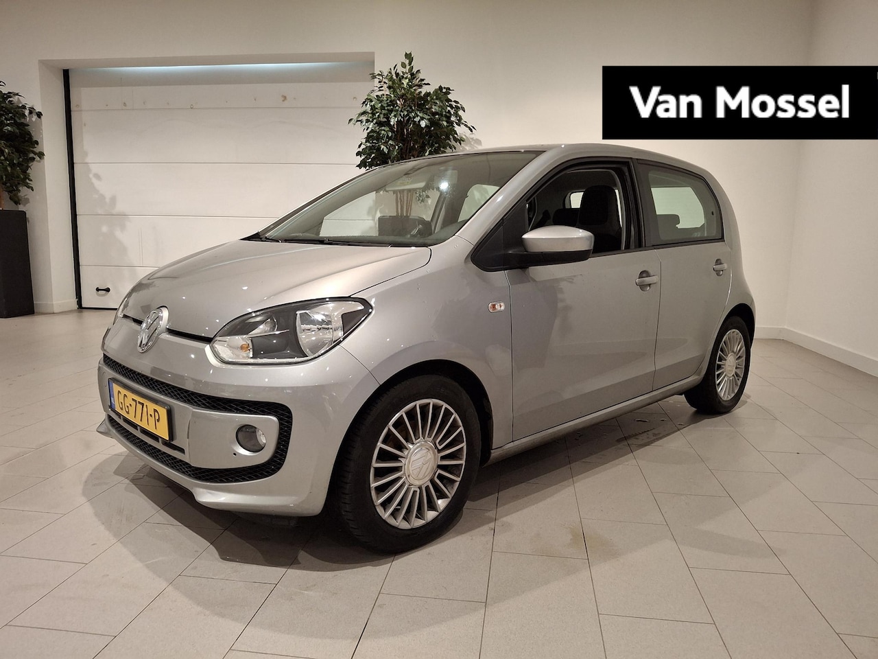 Volkswagen Up! - 1.0 high up! BlueMotion 60 PK | 5-Deurs | Cruise Control | Parkeersensoren Achter | Airco - AutoWereld.nl