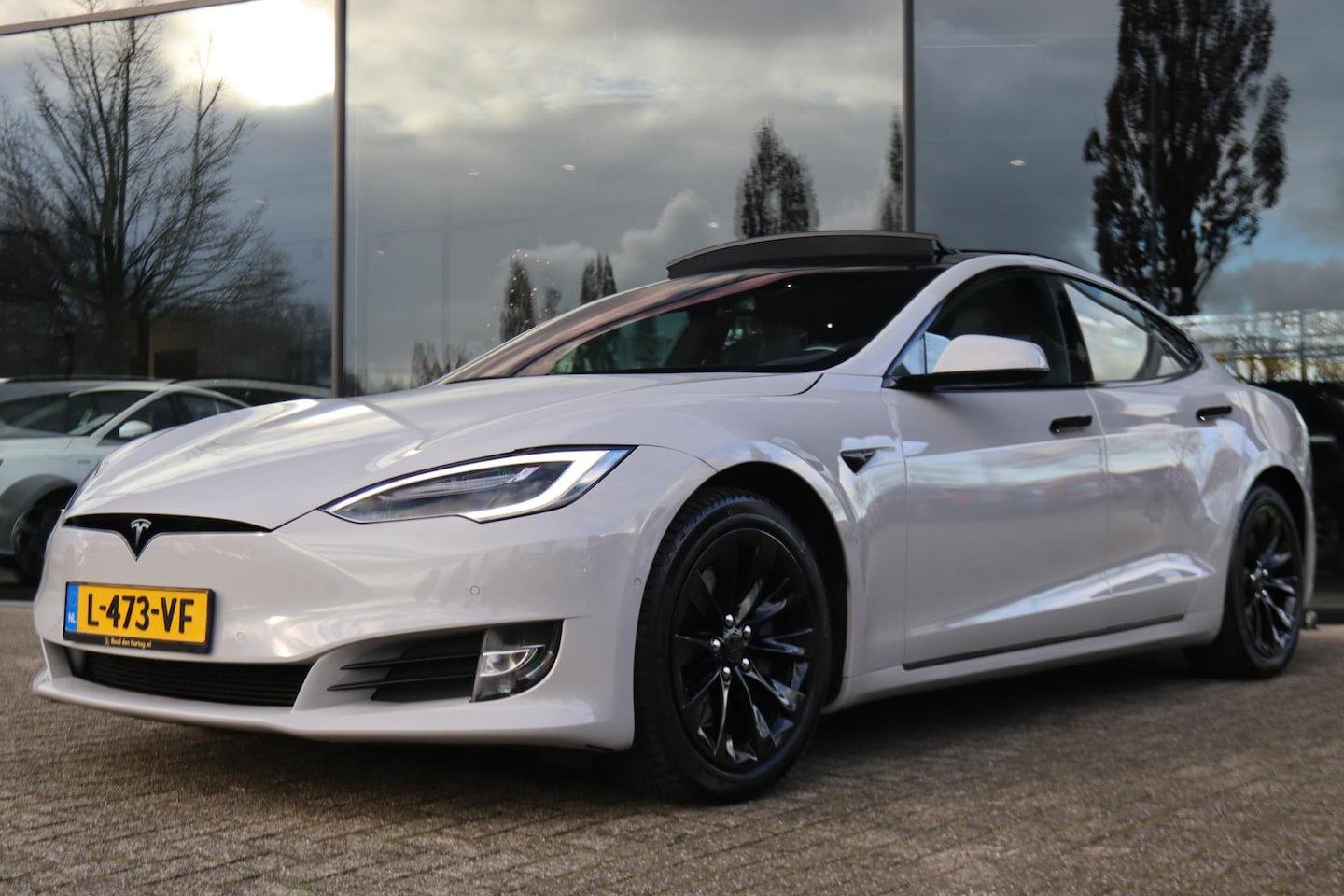 Tesla Model S - 75D BASE | PANO | AUTOPILOT | LUCHTVERING | LEDER | CAMERA | ADAP. CRUISE | STOEL VERW. | - AutoWereld.nl