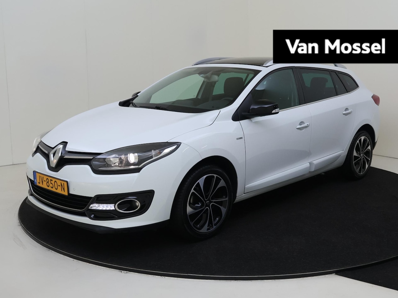 Renault Mégane Estate - 1.2 TCe Bose | Panoramadak | Trekhaak - AutoWereld.nl