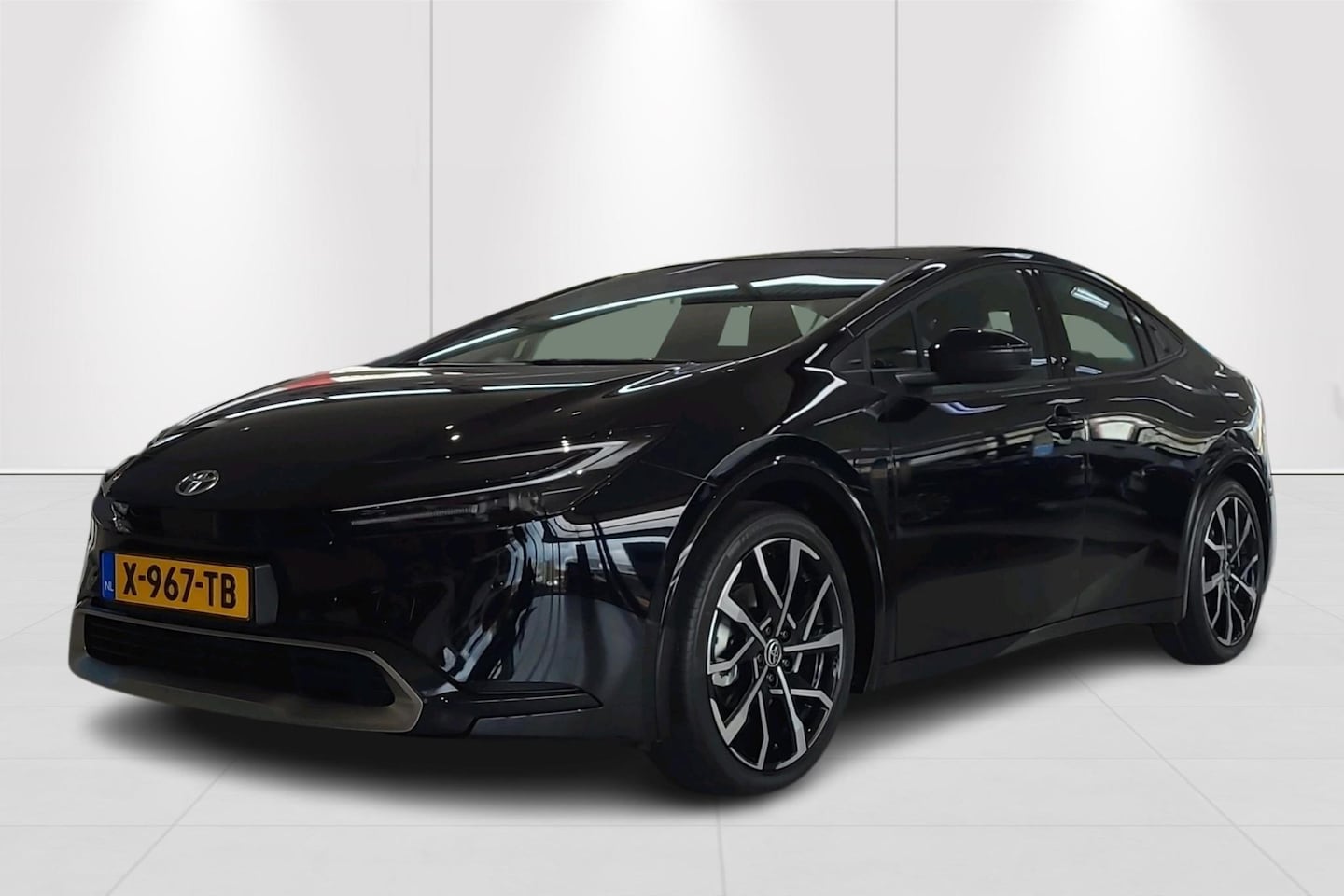 Toyota Prius - 2.0 Plug-in Executive ELEK-KLEP STOEL/STUURVERWARMING 19'' LICHTEMTAAL KEYLESS NAVI - AutoWereld.nl