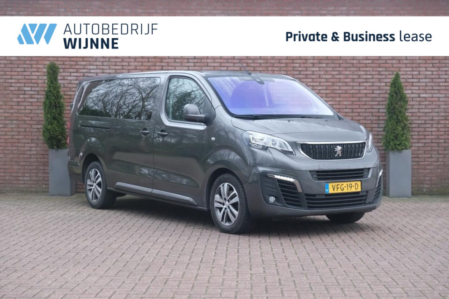 Peugeot Expert - 2.0 BlueHDi 180pk Aut. Dubbel Cabine Long Asphalt | Navi | Camera | Airco | PDC | Trekhaak - AutoWereld.nl