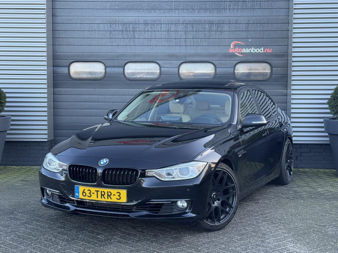 BMW 3-serie - 328i High Executive | Panoramadak | Head-Up Display | Camera | Lederen Bekleding | Dodehoe - AutoWereld.nl