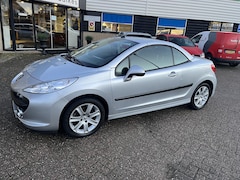 Peugeot 207 CC - 1.6 VTi, Elek. dak. Als 2 de auto gebruikt. Weinig kilometers. Elek. dak, airco, windscher