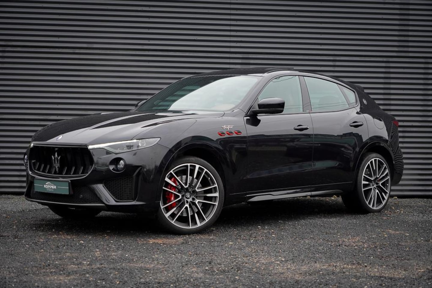 Maserati Levante - 3.8 V8 Trofeo 580 PK / Bowers&Wilkins / 22'' / Luchtvering - AutoWereld.nl