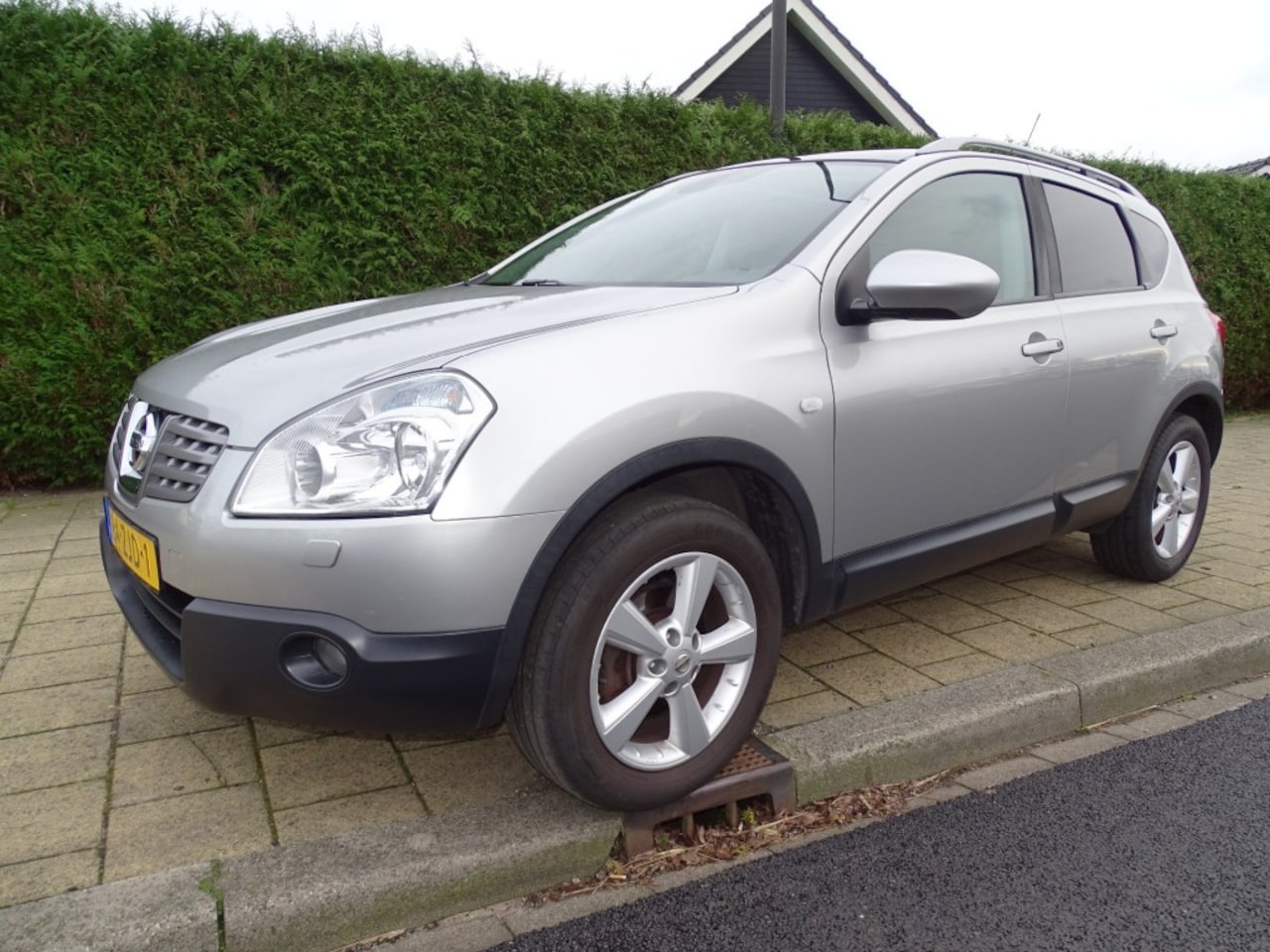 Nissan Qashqai - 2.0 ACENTA 4WD-Automaat-Clima-Navi-Pano-Cruise-Trkh-Pdc - AutoWereld.nl