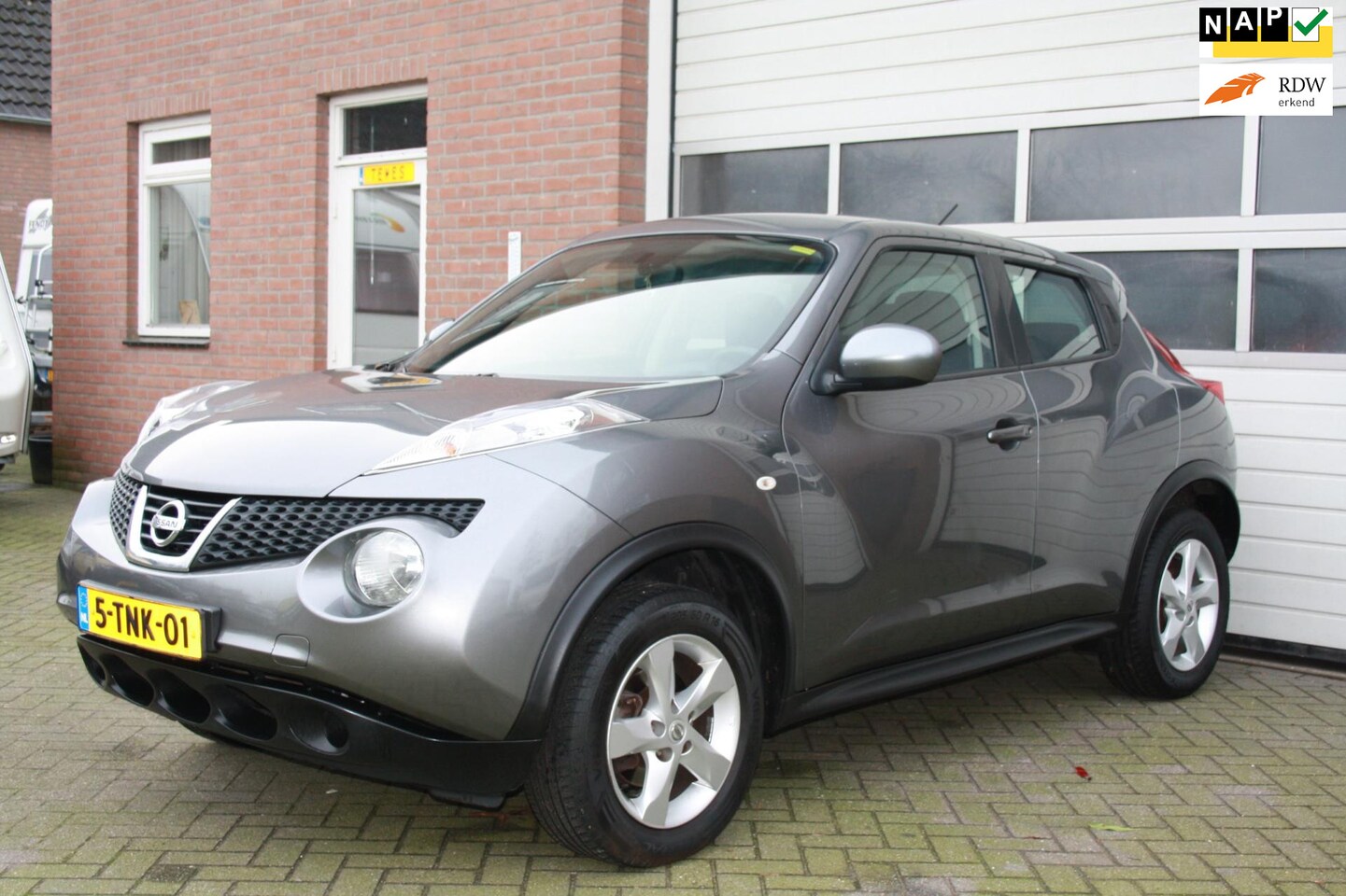 Nissan Juke - 1.6 Visia.airco.cruise control.lm.wielen.parkeer sensoren - AutoWereld.nl