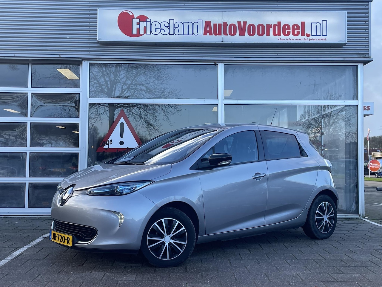 Renault Zoe - R240 Intens 22 kWh (ex Accu) /Airco/Cruise/Navi/parkeersenoren achter/Led dagrijverl/ - AutoWereld.nl