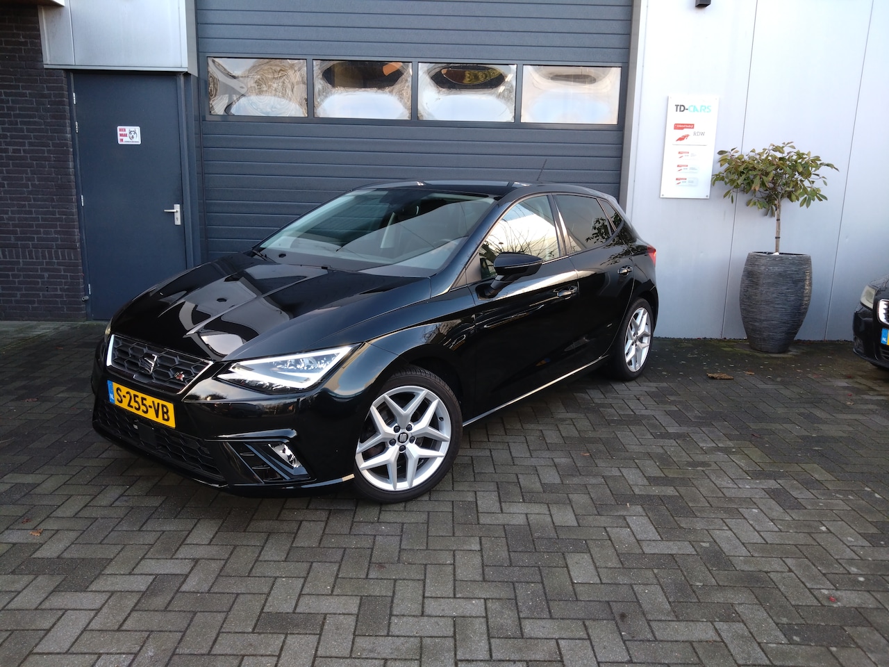 Seat Ibiza - 1.0 TSI FR Business Intense - AutoWereld.nl