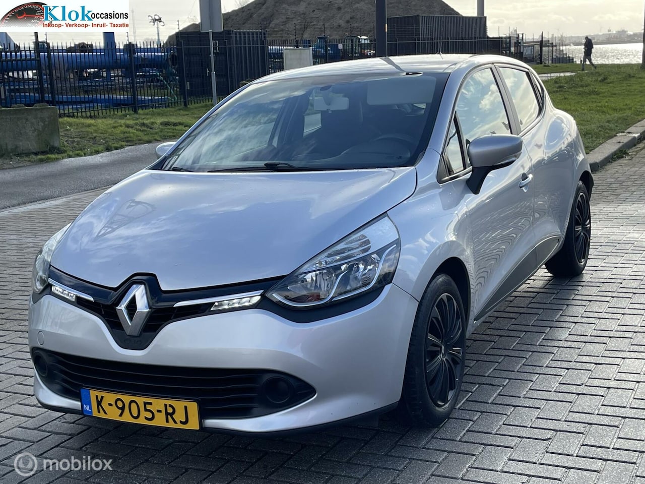 Renault Clio - 1.2 16V Airco Cruise Control Navigatie - AutoWereld.nl