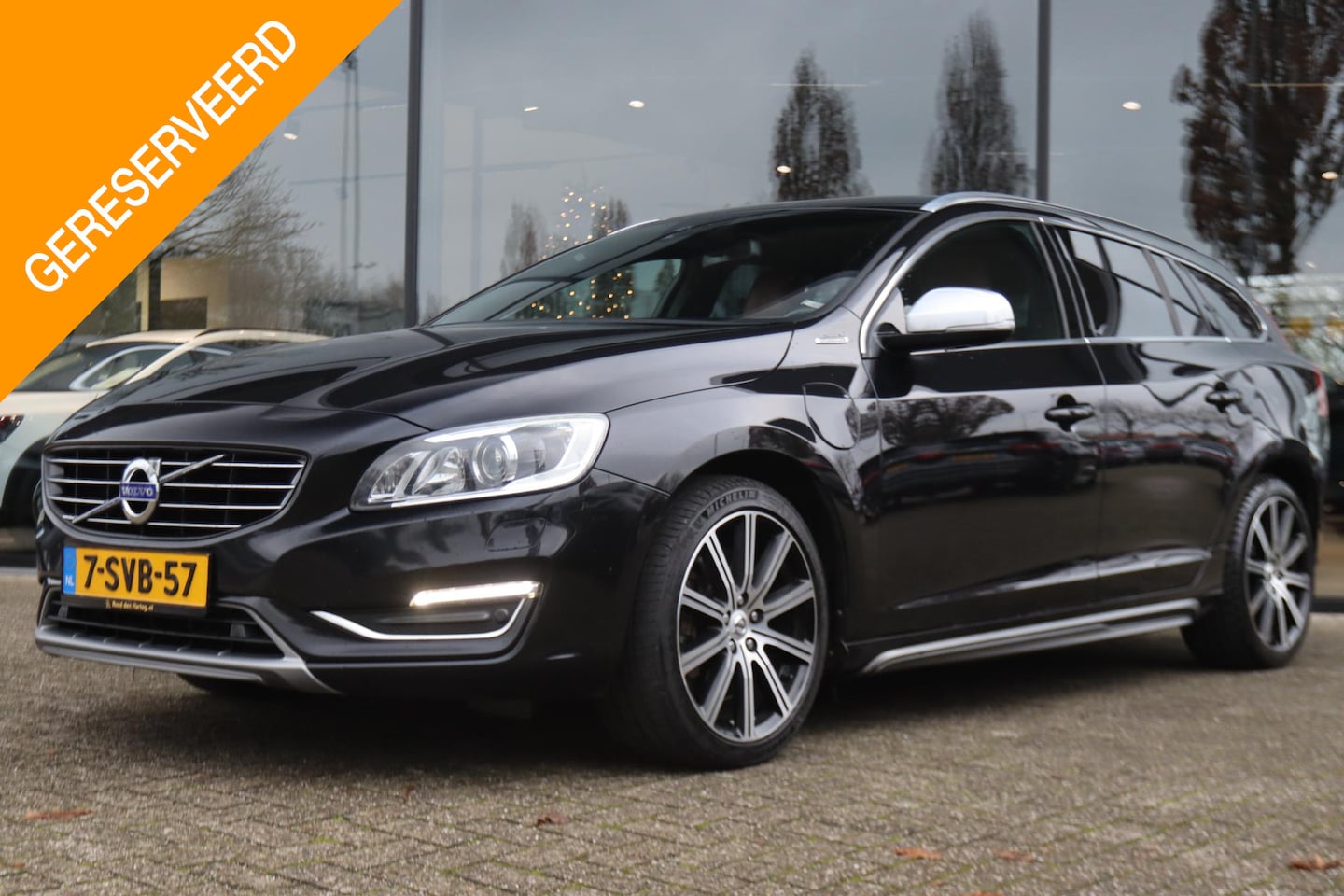 Volvo V60 - 2.4 D6 AWD AUT. PLUG-IN HYBRID SUMMUM | LEDER | XENON | NAVI | TREKHAAK AFN. | CRUISE | KE - AutoWereld.nl