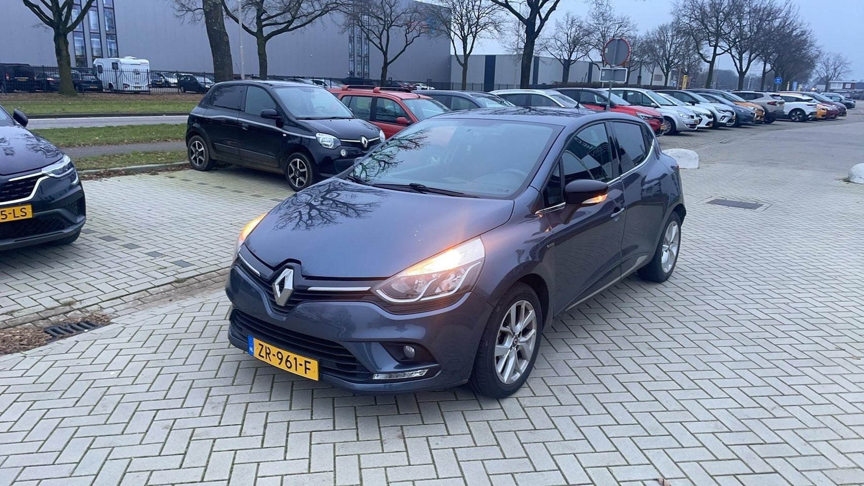 Renault Clio - 0.9 TCe Limited 0.9 TCe Limited - AutoWereld.nl