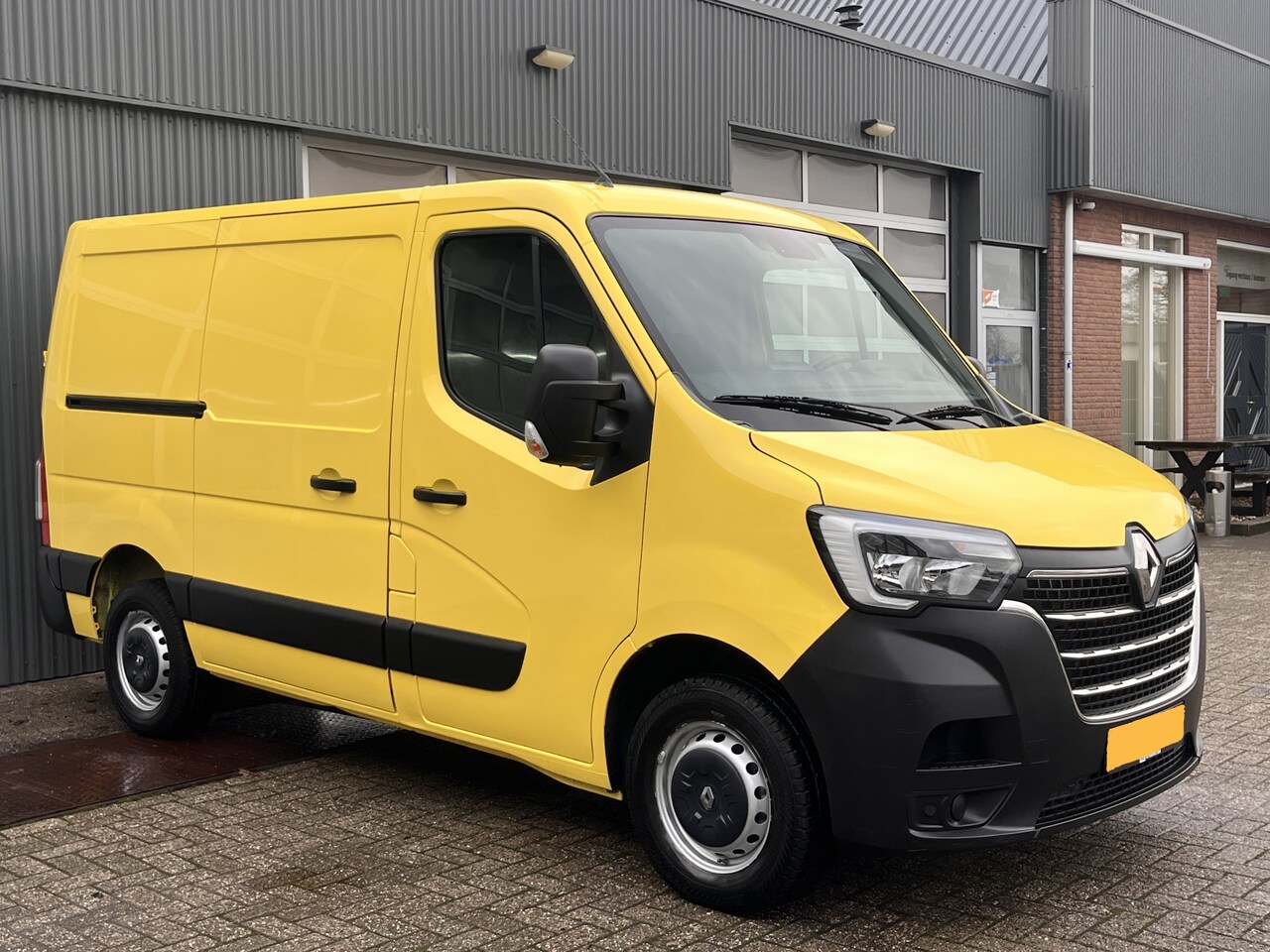 Renault Master - T28 2.3 dCi 135 L1H1 Airco Cruise controle Trekhaak 2500kg trekgewicht Achteruitrijcamera - AutoWereld.nl