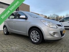 Hyundai i20 - 1.2i DynamicVersion NAP NWE Koppeling Trekhaak Airco Elektrisch pakket