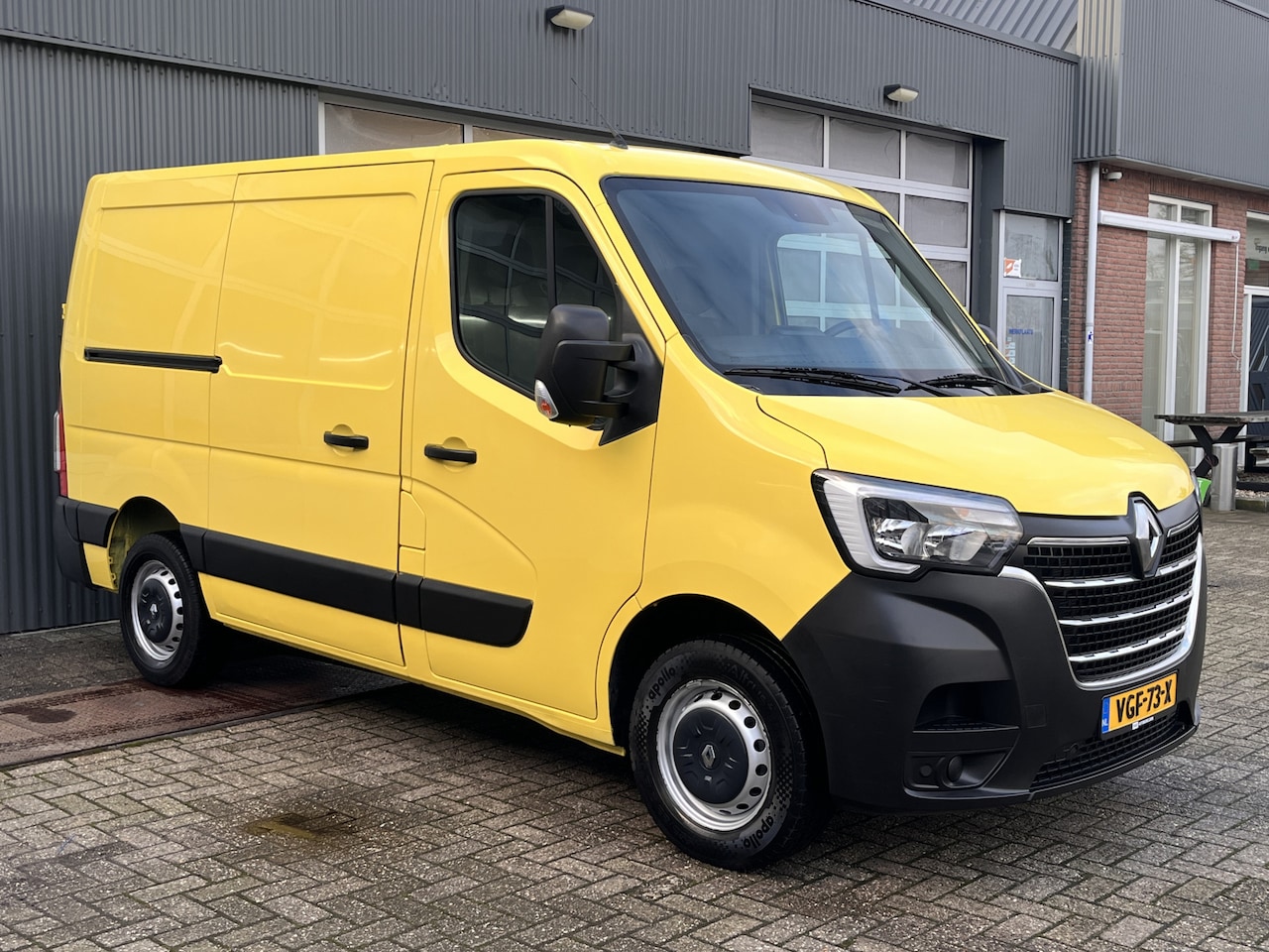 Renault Master - T28 2.3 dCi 135 L1H1 Airco Cruise controle Trekhaak 2500kg trekgewicht Achteruitrijcamera - AutoWereld.nl