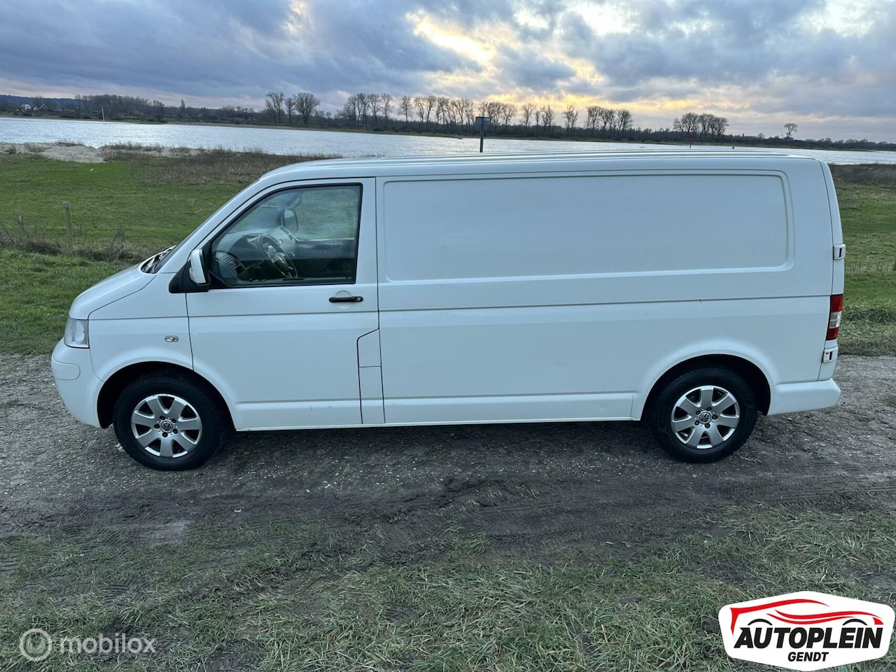 Volkswagen Transporter - 2.5 TDI 340 DEALER ONDERHOUDEN! 3pers - AutoWereld.nl