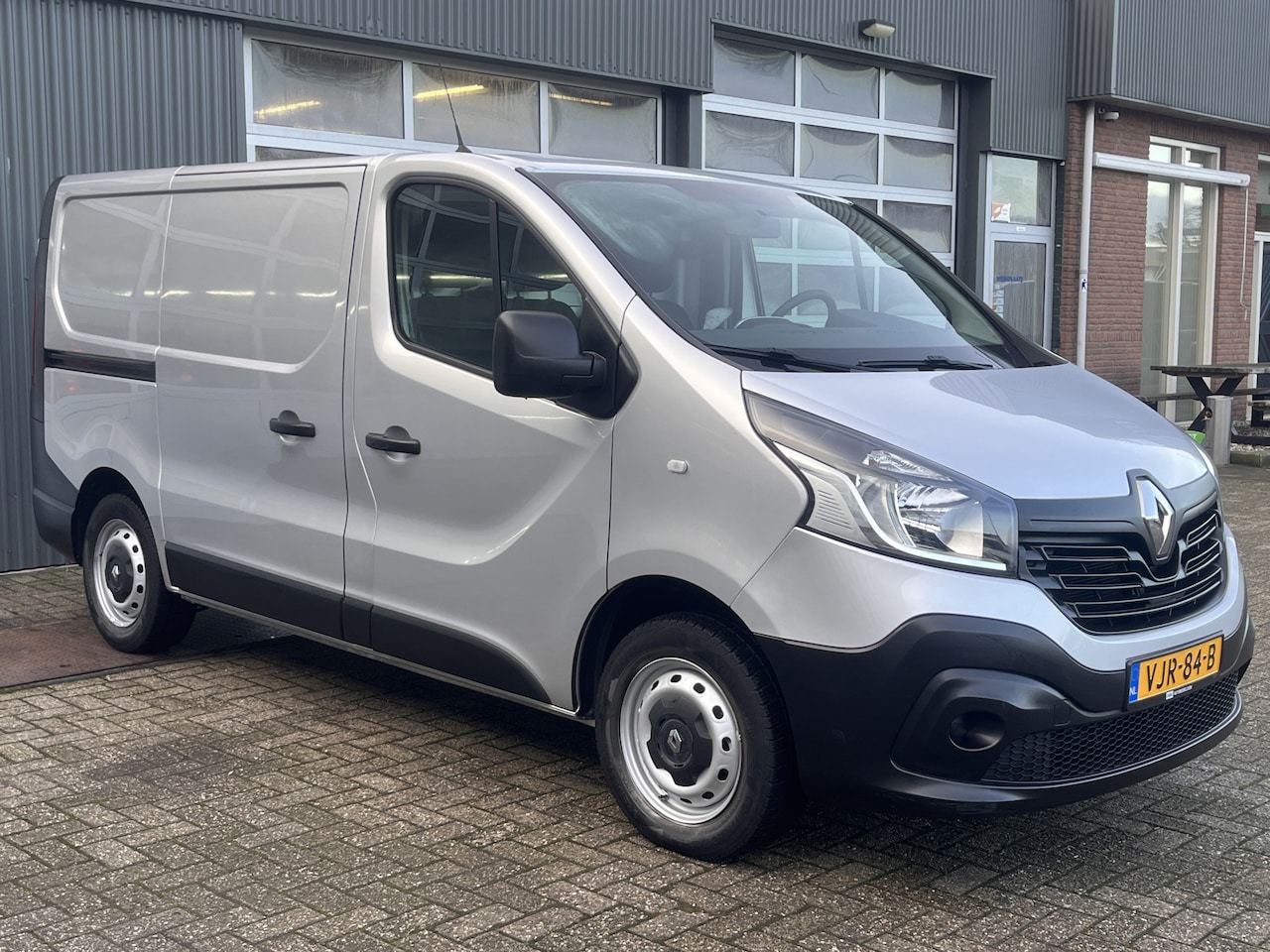 Renault Trafic - 1.6 dCi T27 L1H1 BTW en BPM vrij Airco Cruise control Bleutooth telefoon voorbereiding Par - AutoWereld.nl