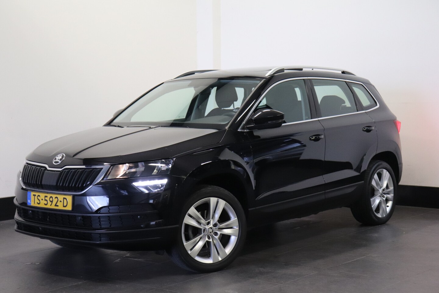 Skoda Karoq - 1.5 TSI ACT | Pano | Navi | Carplay | Elektr Klep | €14.900,- Incl. BTW - AutoWereld.nl