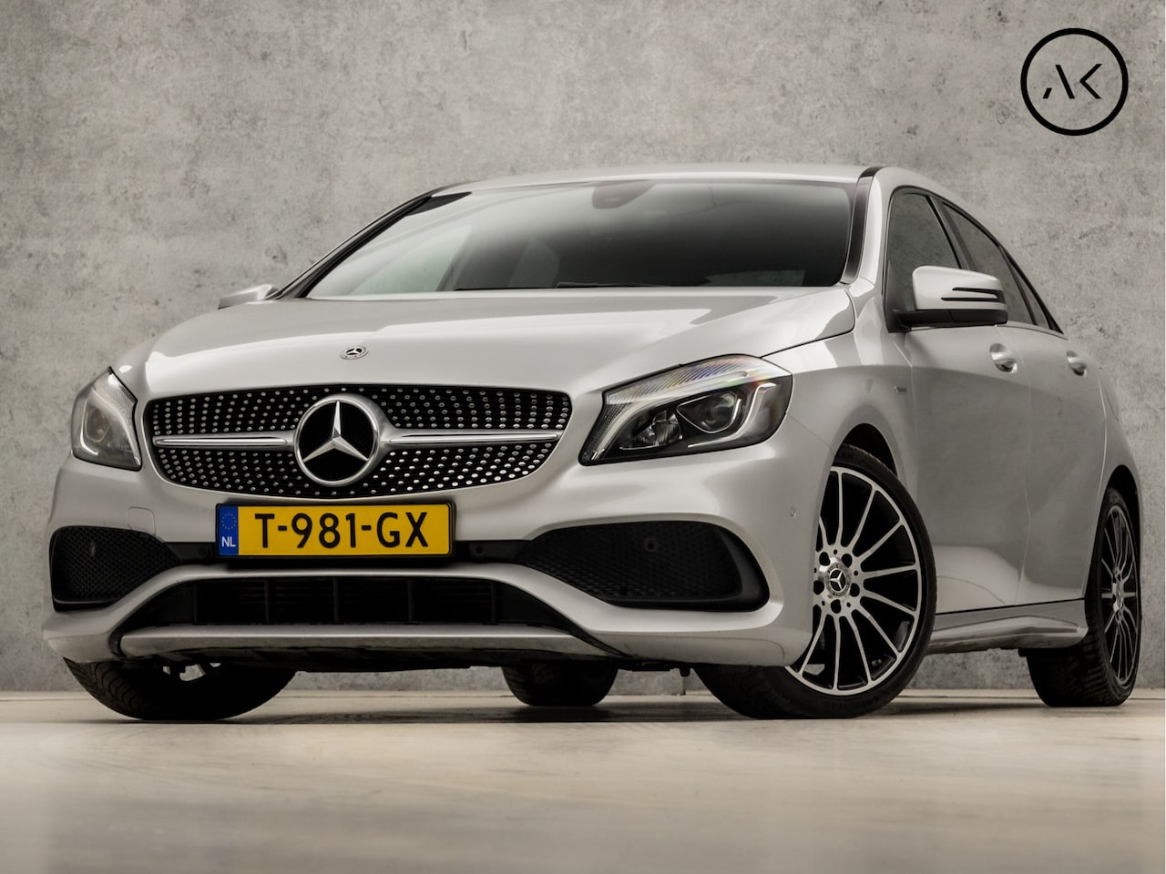 Mercedes-Benz A-klasse - 200 AMG Sport 157Pk Automaat (GROOT NAVI, STOELVERWARMING, LEDER/ALCANTARA, GETINT GLAS, S - AutoWereld.nl