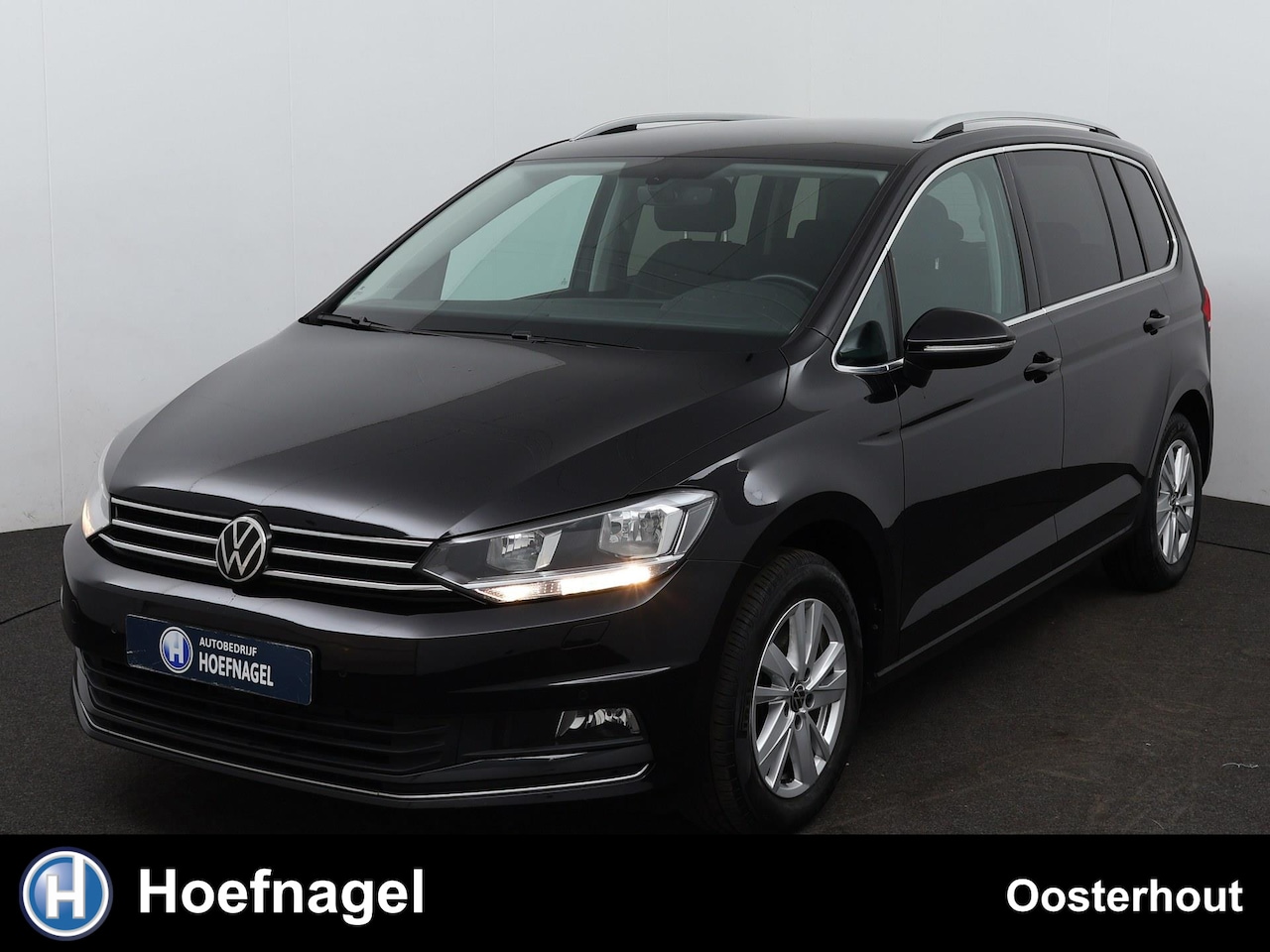 Volkswagen Touran - 1.5 TSI Highline Plus 7p Automaat | Carplay | Adaptive Cruise Control | Stoelverwarming | - AutoWereld.nl