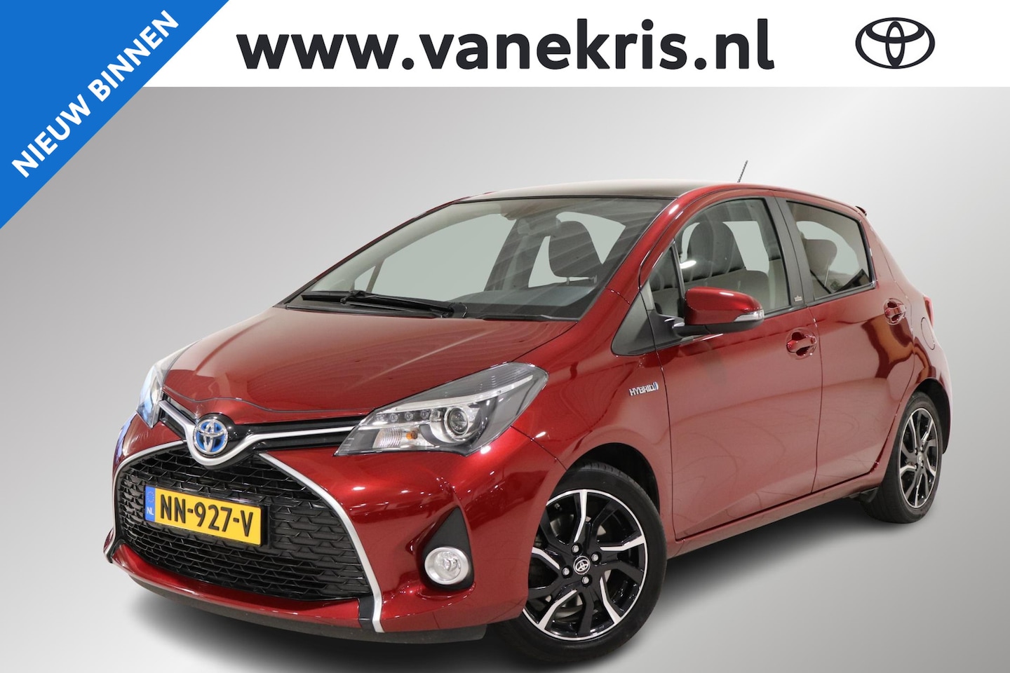 Toyota Yaris - 1.5 Hybrid Volcano Edition 1.5 Hybrid Volcano Edition, Navigatie, Cruise Control, Climate Control, Panoramadak, Trekh - AutoWereld.nl