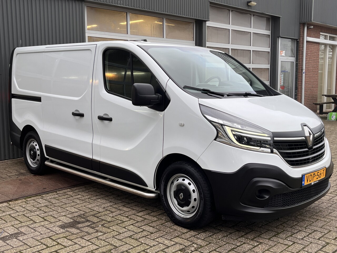 Renault Trafic - 1.6 dCi 95 T29 L1H1 Airco Cruise controle Kastinrichting 3-Persoons Telefoonverbinding Par - AutoWereld.nl