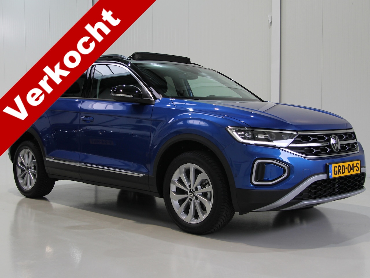 Volkswagen T-Roc - 1.0 TSI 110PK Style | Pano dak | Navigatie - AutoWereld.nl