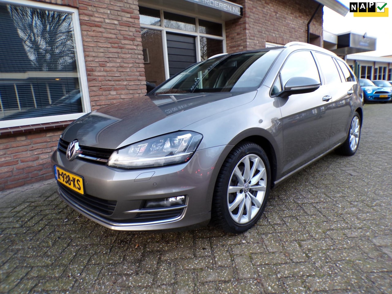 Volkswagen Golf Variant - 1.4 TSI Business Edition Connected R Automaat / Navi / Half Leder / Stoelverwarming - AutoWereld.nl