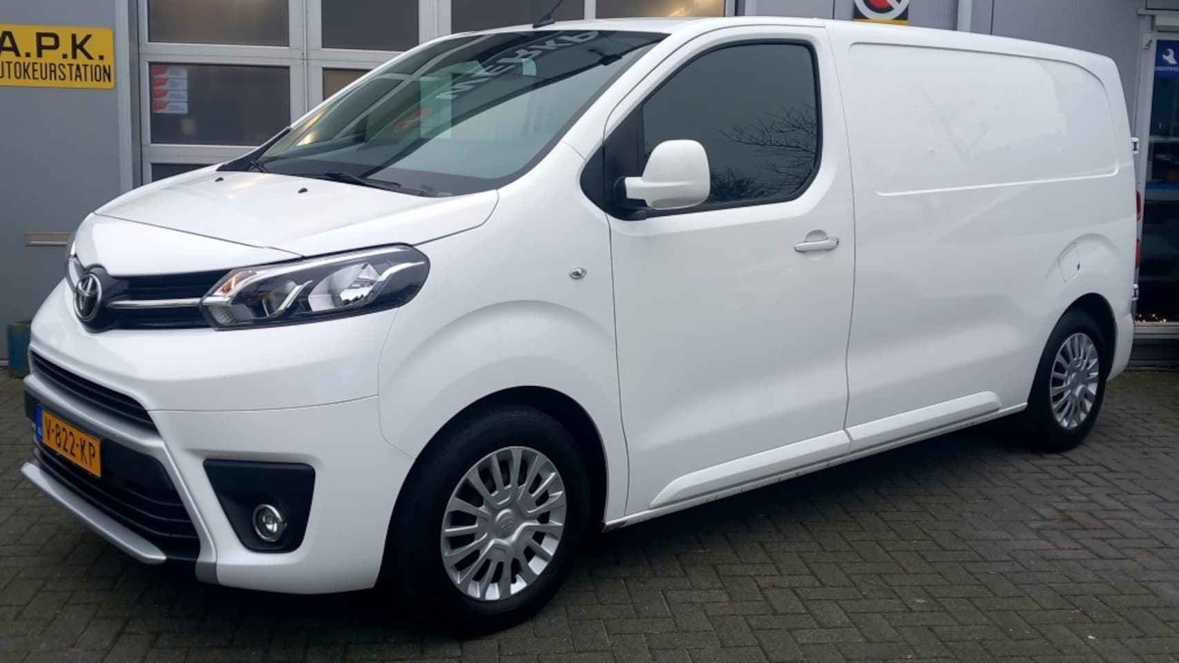 Toyota ProAce Worker - D-4D Professional*navi*camera*airco*keyless*3-zits*Euro-6* - AutoWereld.nl