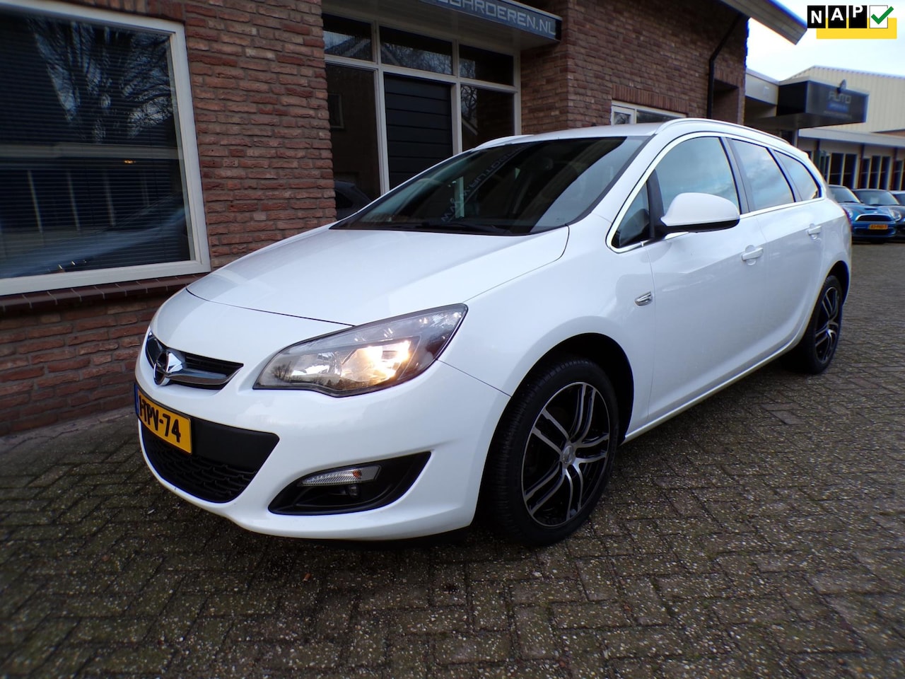 Opel Astra Sports Tourer - 1.4 Business + Navi - AutoWereld.nl