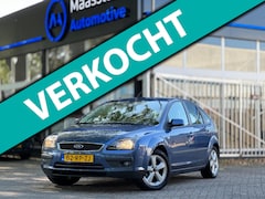 Ford Focus - 1.6-Futura|NW APK|Airco|DB-riem vv|Trekhaak|NW APK|Elek.ramen|LM velgen|Zwart|Nette auto|