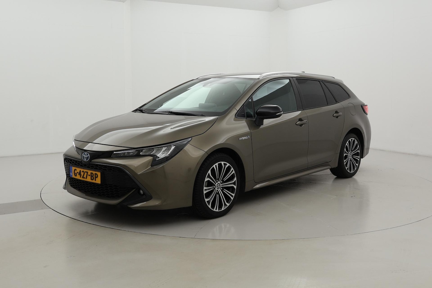 Toyota Corolla Touring Sports - 1.8 Hybrid First Edition | Navigatie - AutoWereld.nl