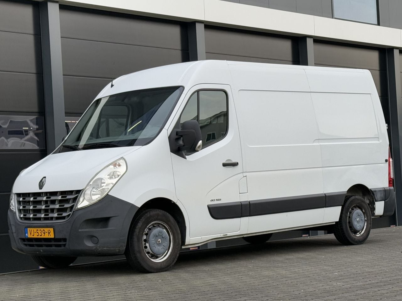 Renault Master - 2.3 DCI L2-H3 3-PERS - AutoWereld.nl