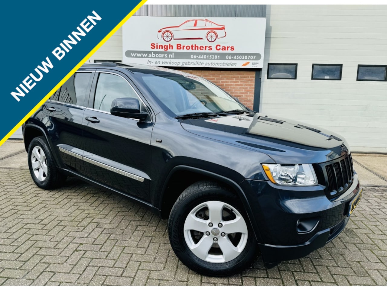 Jeep Grand Cherokee - 3.6 LARENDO AUT CAMERA PANORAMA KEYLEES INRUIL MOG!!! - AutoWereld.nl