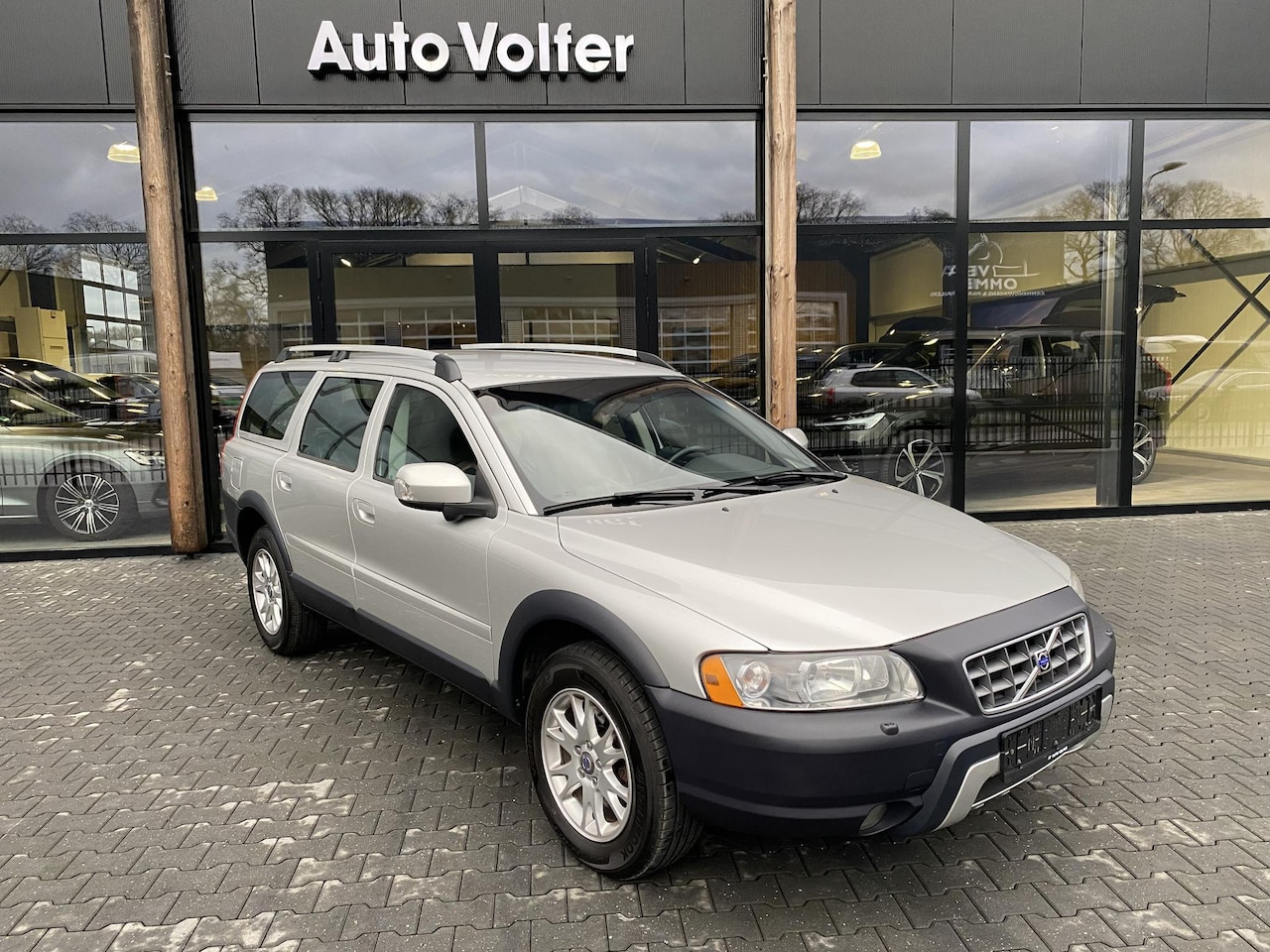 Volvo XC70 - 2.5 T Momentum Youngtimer 2e Eig. BLIS|leder|xenon - AutoWereld.nl